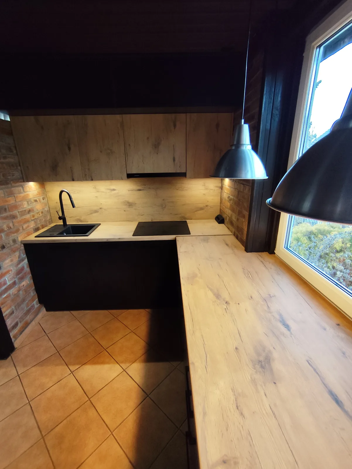 Kuchnia czarna z dębem, loft, zdjęcie 5